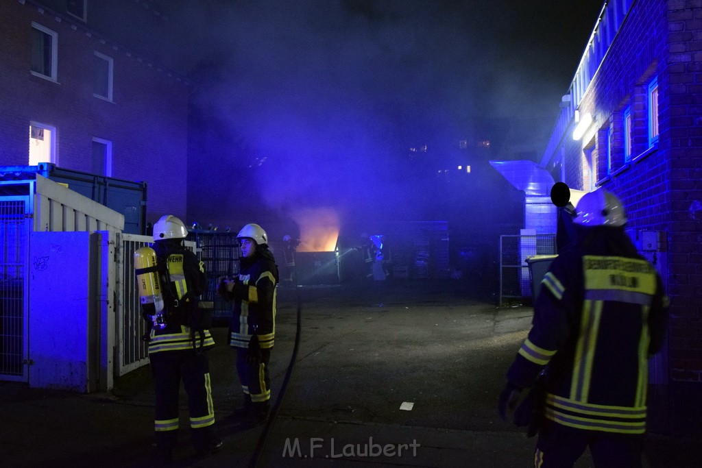 Feuer Papp Presscontainer Koeln Hoehenberg Bochumerstr P010.JPG - Miklos Laubert